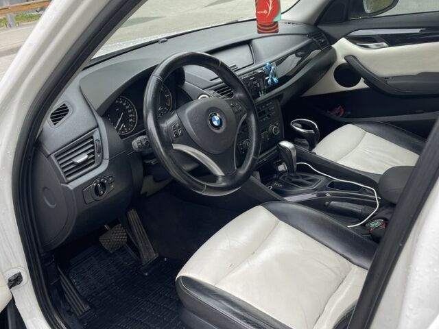 Белый БМВ Х1, объемом двигателя 2 л и пробегом 208 тыс. км за 9500 $, фото 9 на Automoto.ua