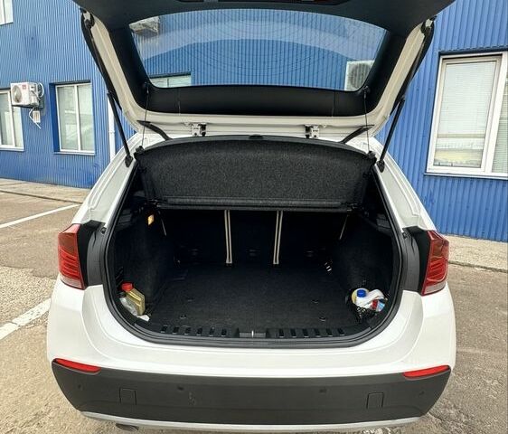 Белый БМВ Х1, объемом двигателя 2 л и пробегом 228 тыс. км за 13000 $, фото 11 на Automoto.ua