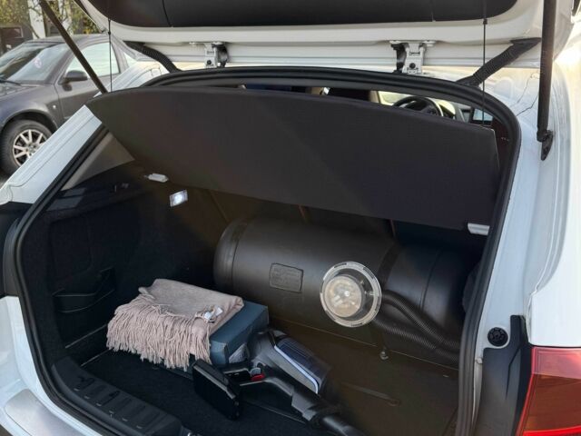 Белый БМВ Х1, объемом двигателя 3 л и пробегом 179 тыс. км за 11000 $, фото 5 на Automoto.ua