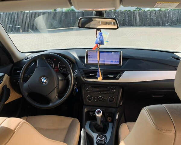 Белый БМВ Х1, объемом двигателя 2 л и пробегом 270 тыс. км за 9100 $, фото 4 на Automoto.ua