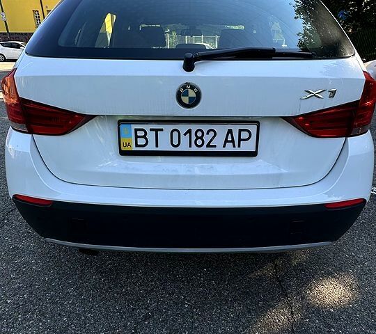Білий БМВ Х1, об'ємом двигуна 2 л та пробігом 248 тис. км за 9990 $, фото 5 на Automoto.ua