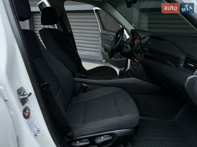 Белый БМВ Х1, объемом двигателя 2 л и пробегом 161 тыс. км за 11700 $, фото 12 на Automoto.ua