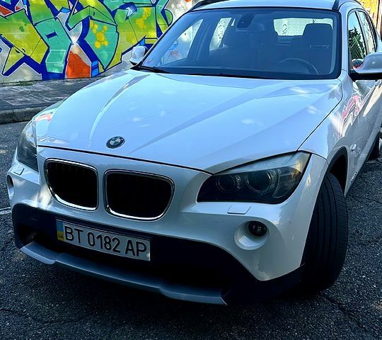 Білий БМВ Х1, об'ємом двигуна 2 л та пробігом 248 тис. км за 9990 $, фото 1 на Automoto.ua