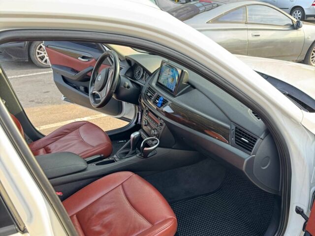 Белый БМВ Х1, объемом двигателя 3 л и пробегом 179 тыс. км за 11000 $, фото 4 на Automoto.ua