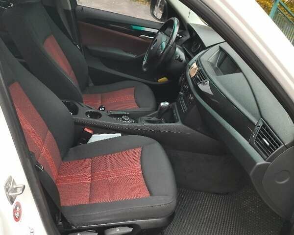 Белый БМВ Х1, объемом двигателя 2 л и пробегом 190 тыс. км за 13000 $, фото 7 на Automoto.ua