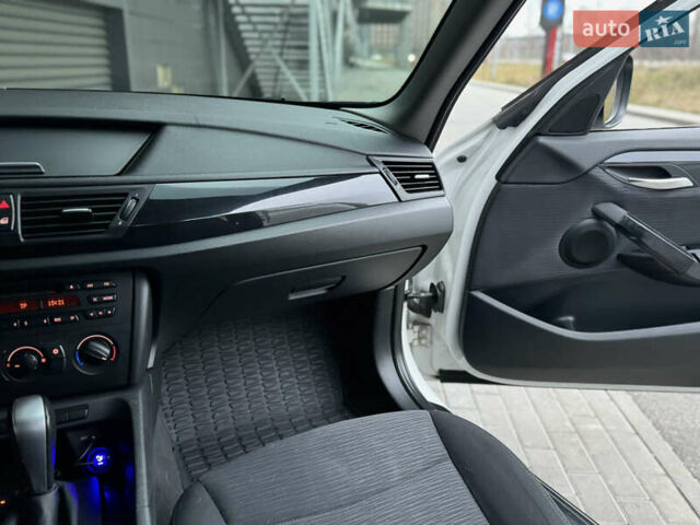 Белый БМВ Х1, объемом двигателя 2 л и пробегом 161 тыс. км за 11700 $, фото 15 на Automoto.ua