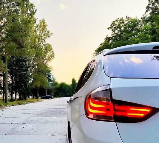 Белый БМВ Х1, объемом двигателя 2 л и пробегом 178 тыс. км за 15000 $, фото 6 на Automoto.ua