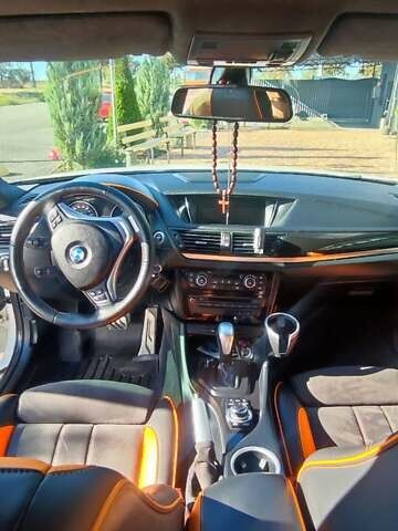 Белый БМВ Х1, объемом двигателя 2 л и пробегом 178 тыс. км за 15000 $, фото 11 на Automoto.ua