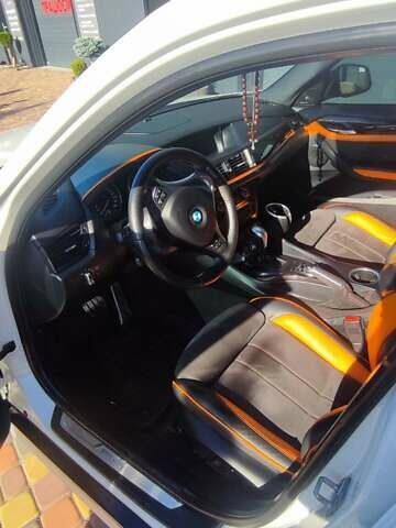 Белый БМВ Х1, объемом двигателя 2 л и пробегом 178 тыс. км за 15000 $, фото 7 на Automoto.ua