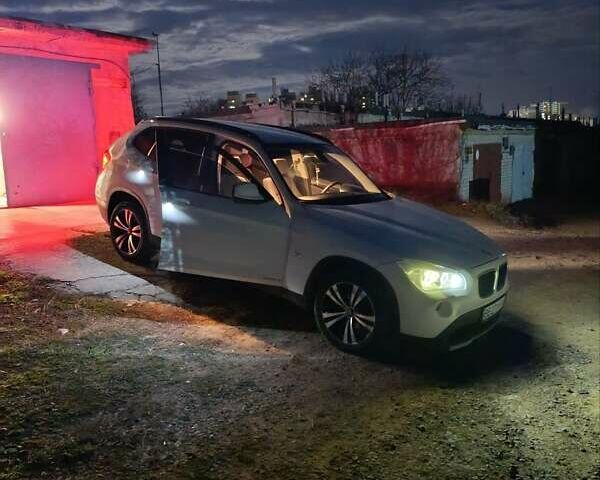Білий БМВ Х1, об'ємом двигуна 2 л та пробігом 164 тис. км за 10500 $, фото 1 на Automoto.ua