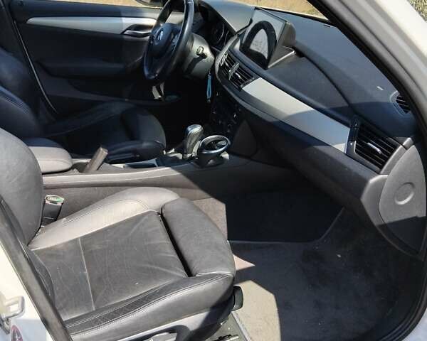 Белый БМВ Х1, объемом двигателя 2 л и пробегом 258 тыс. км за 12700 $, фото 32 на Automoto.ua