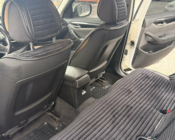 Білий БМВ Х1, об'ємом двигуна 2 л та пробігом 217 тис. км за 13000 $, фото 17 на Automoto.ua