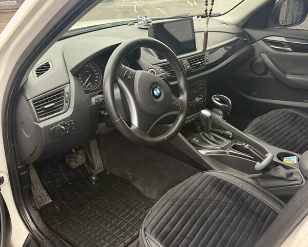 Білий БМВ Х1, об'ємом двигуна 2 л та пробігом 217 тис. км за 13000 $, фото 13 на Automoto.ua