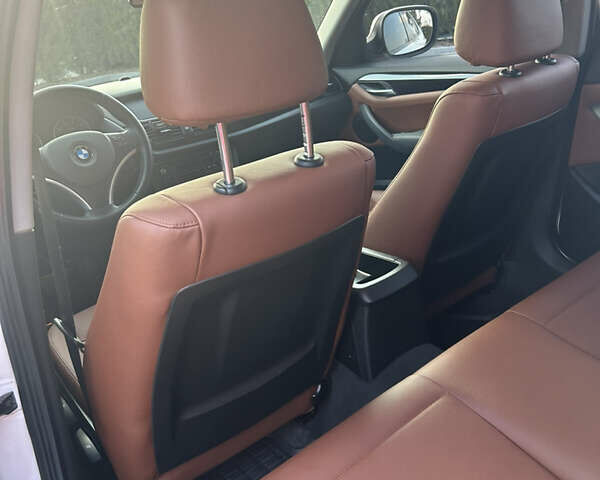 Белый БМВ Х1, объемом двигателя 2 л и пробегом 130 тыс. км за 12999 $, фото 2 на Automoto.ua