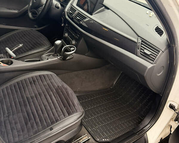Білий БМВ Х1, об'ємом двигуна 2 л та пробігом 217 тис. км за 13000 $, фото 6 на Automoto.ua