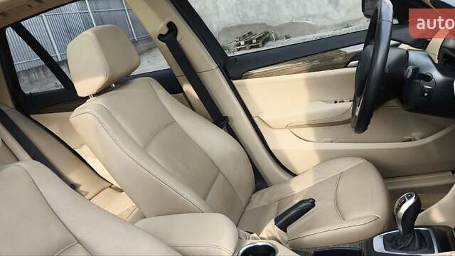 Белый БМВ Х1, объемом двигателя 2 л и пробегом 152 тыс. км за 12900 $, фото 25 на Automoto.ua