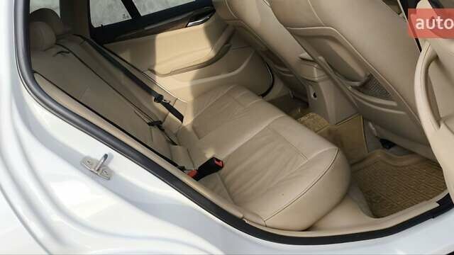 Белый БМВ Х1, объемом двигателя 2 л и пробегом 152 тыс. км за 12900 $, фото 23 на Automoto.ua