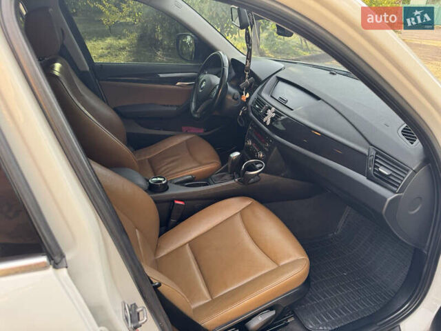 Білий БМВ Х1, об'ємом двигуна 2 л та пробігом 349 тис. км за 12500 $, фото 11 на Automoto.ua