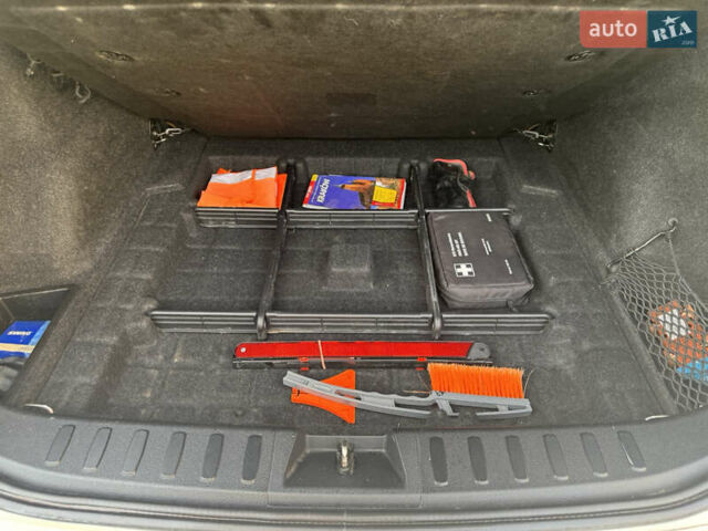 Білий БМВ Х1, об'ємом двигуна 2 л та пробігом 349 тис. км за 12500 $, фото 7 на Automoto.ua