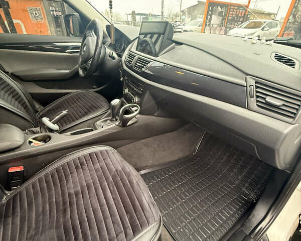 Білий БМВ Х1, об'ємом двигуна 2 л та пробігом 217 тис. км за 13000 $, фото 3 на Automoto.ua