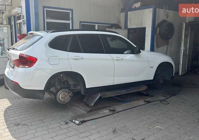 Белый БМВ Х1, объемом двигателя 2 л и пробегом 134 тыс. км за 10900 $, фото 5 на Automoto.ua