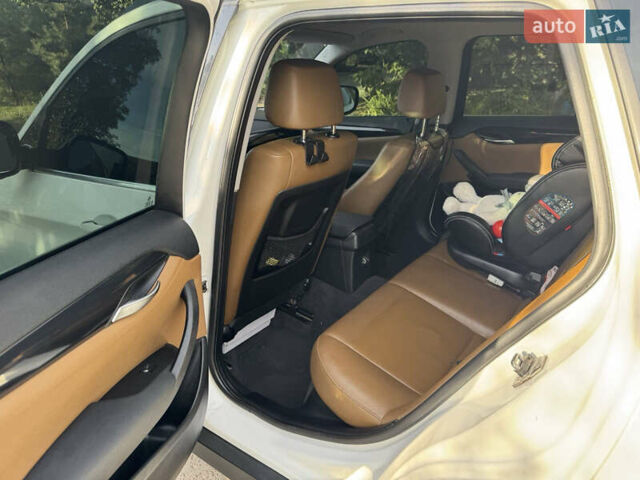 Білий БМВ Х1, об'ємом двигуна 2 л та пробігом 349 тис. км за 12500 $, фото 12 на Automoto.ua