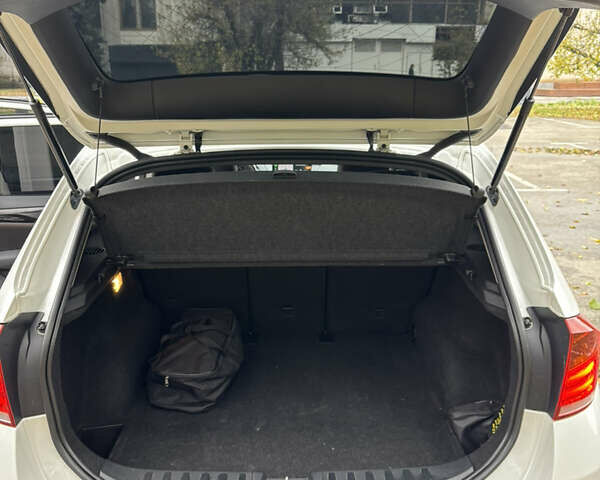 Білий БМВ Х1, об'ємом двигуна 2 л та пробігом 244 тис. км за 14000 $, фото 12 на Automoto.ua