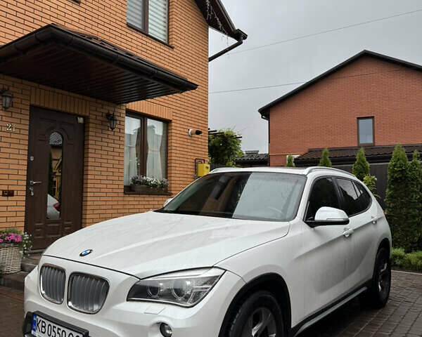 Білий БМВ Х1, об'ємом двигуна 2 л та пробігом 235 тис. км за 15100 $, фото 4 на Automoto.ua