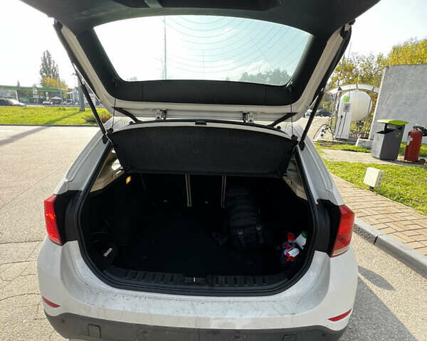 Білий БМВ Х1, об'ємом двигуна 2 л та пробігом 203 тис. км за 13100 $, фото 12 на Automoto.ua
