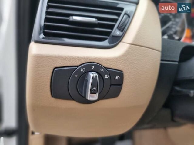 Белый БМВ Х1, объемом двигателя 2 л и пробегом 150 тыс. км за 12300 $, фото 43 на Automoto.ua