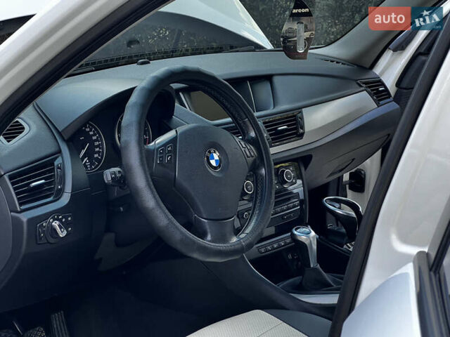 Білий БМВ Х1, об'ємом двигуна 2 л та пробігом 297 тис. км за 11899 $, фото 22 на Automoto.ua