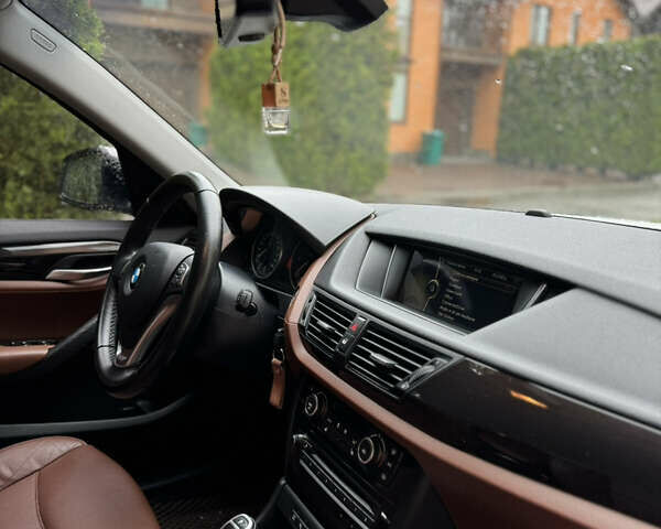 Білий БМВ Х1, об'ємом двигуна 2 л та пробігом 235 тис. км за 15100 $, фото 15 на Automoto.ua