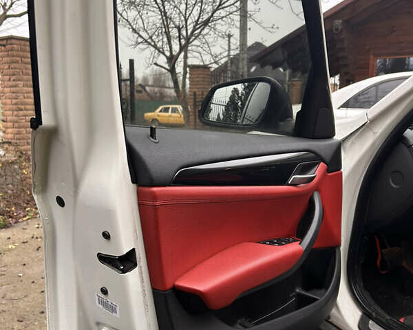 Белый БМВ Х1, объемом двигателя 2 л и пробегом 205 тыс. км за 13500 $, фото 25 на Automoto.ua