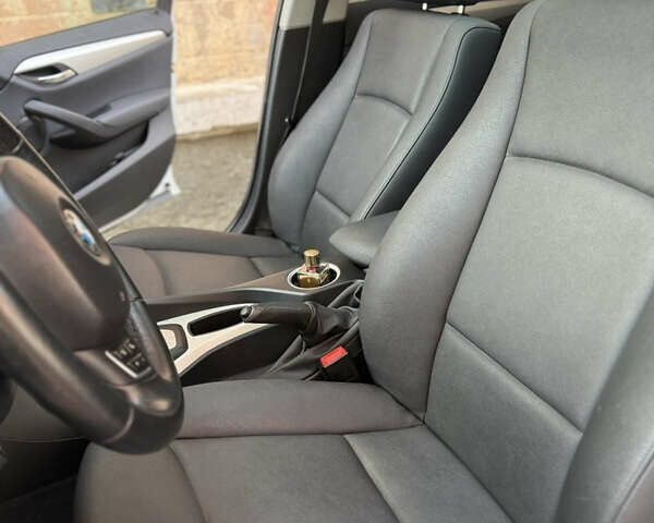 Білий БМВ Х1, об'ємом двигуна 2 л та пробігом 160 тис. км за 12900 $, фото 12 на Automoto.ua