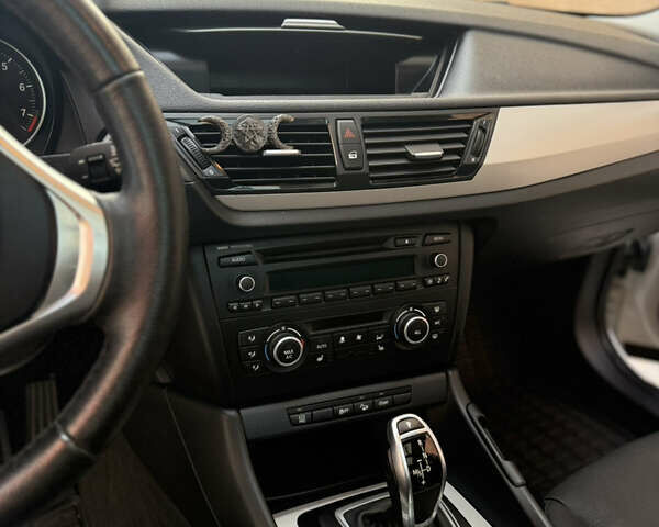 Білий БМВ Х1, об'ємом двигуна 2 л та пробігом 160 тис. км за 12900 $, фото 11 на Automoto.ua