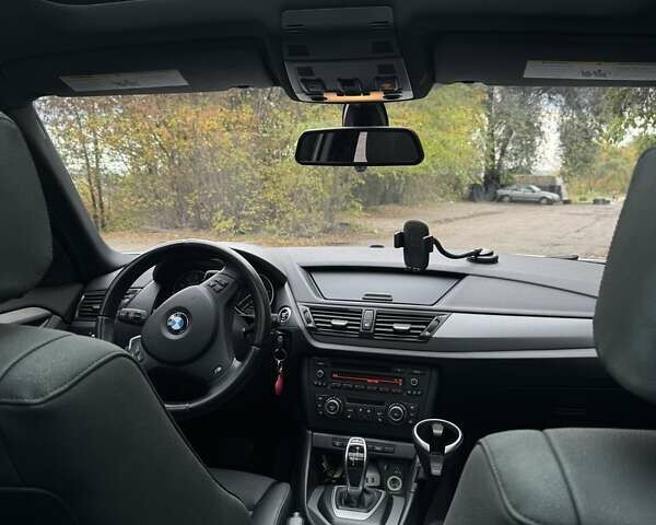 БМВ Х1 2014 в Днепре (Днепропетровске) на Automoto.ua Белый БМВ Х1, объемом двигателя 2 л и пробегом 131 тыс. км за 12500 $, фото 3 на Automoto.ua