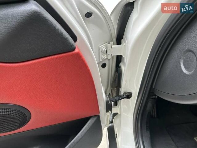 Білий БМВ Х1, об'ємом двигуна 2 л та пробігом 92 тис. км за 14500 $, фото 22 на Automoto.ua