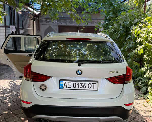 Білий БМВ Х1, об'ємом двигуна 2 л та пробігом 274 тис. км за 12500 $, фото 2 на Automoto.ua