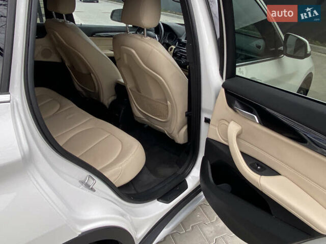 Білий БМВ Х1, об'ємом двигуна 2 л та пробігом 93 тис. км за 19500 $, фото 5 на Automoto.ua