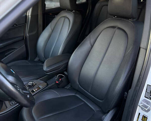 Білий БМВ Х1, об'ємом двигуна 2 л та пробігом 245 тис. км за 16600 $, фото 15 на Automoto.ua