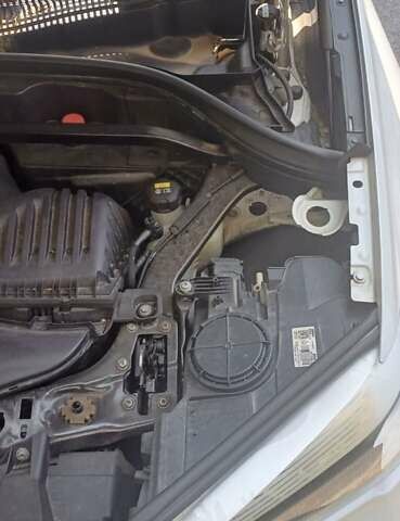 Белый БМВ Х1, объемом двигателя 2 л и пробегом 260 тыс. км за 15300 $, фото 22 на Automoto.ua