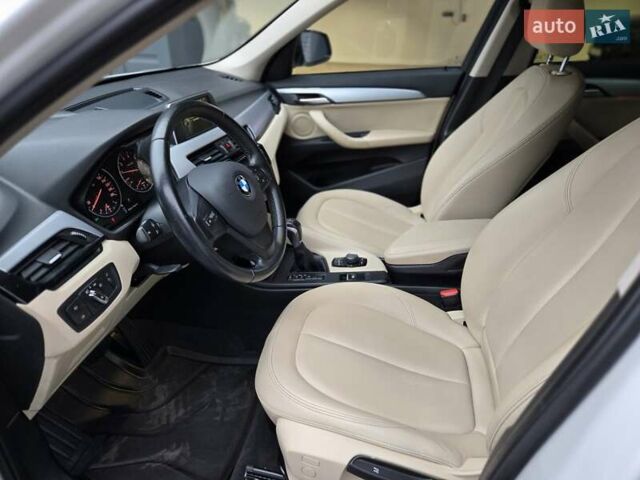 Белый БМВ Х1, объемом двигателя 1.5 л и пробегом 100 тыс. км за 17999 $, фото 10 на Automoto.ua