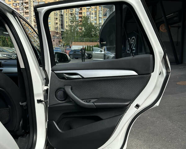 Белый БМВ Х1, объемом двигателя 1.5 л и пробегом 110 тыс. км за 21000 $, фото 34 на Automoto.ua