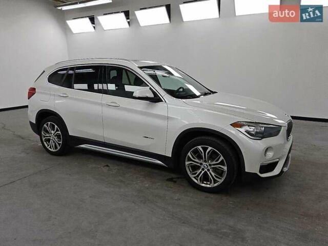 Белый БМВ Х1, объемом двигателя 2 л и пробегом 149 тыс. км за 3500 $, фото 3 на Automoto.ua