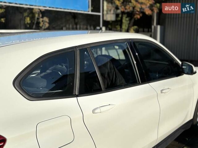 Білий БМВ Х1, об'ємом двигуна 2 л та пробігом 84 тис. км за 22900 $, фото 10 на Automoto.ua