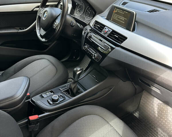 Белый БМВ Х1, объемом двигателя 1.5 л и пробегом 110 тыс. км за 21000 $, фото 31 на Automoto.ua