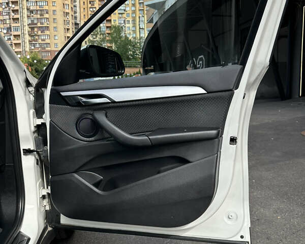 Белый БМВ Х1, объемом двигателя 1.5 л и пробегом 110 тыс. км за 21000 $, фото 28 на Automoto.ua