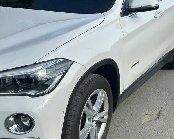 Білий БМВ Х1, об'ємом двигуна 2 л та пробігом 150 тис. км за 21800 $, фото 1 на Automoto.ua