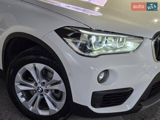 Белый БМВ Х1, объемом двигателя 1.5 л и пробегом 100 тыс. км за 17999 $, фото 2 на Automoto.ua