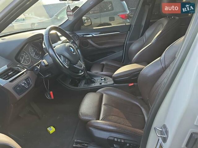 Белый БМВ Х1, объемом двигателя 2 л и пробегом 69 тыс. км за 6000 $, фото 9 на Automoto.ua